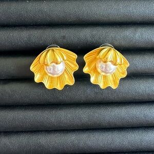 Gold Seashell Pearl Stud Earrings Coastal Mermaid Shell Earrings Vintage Style